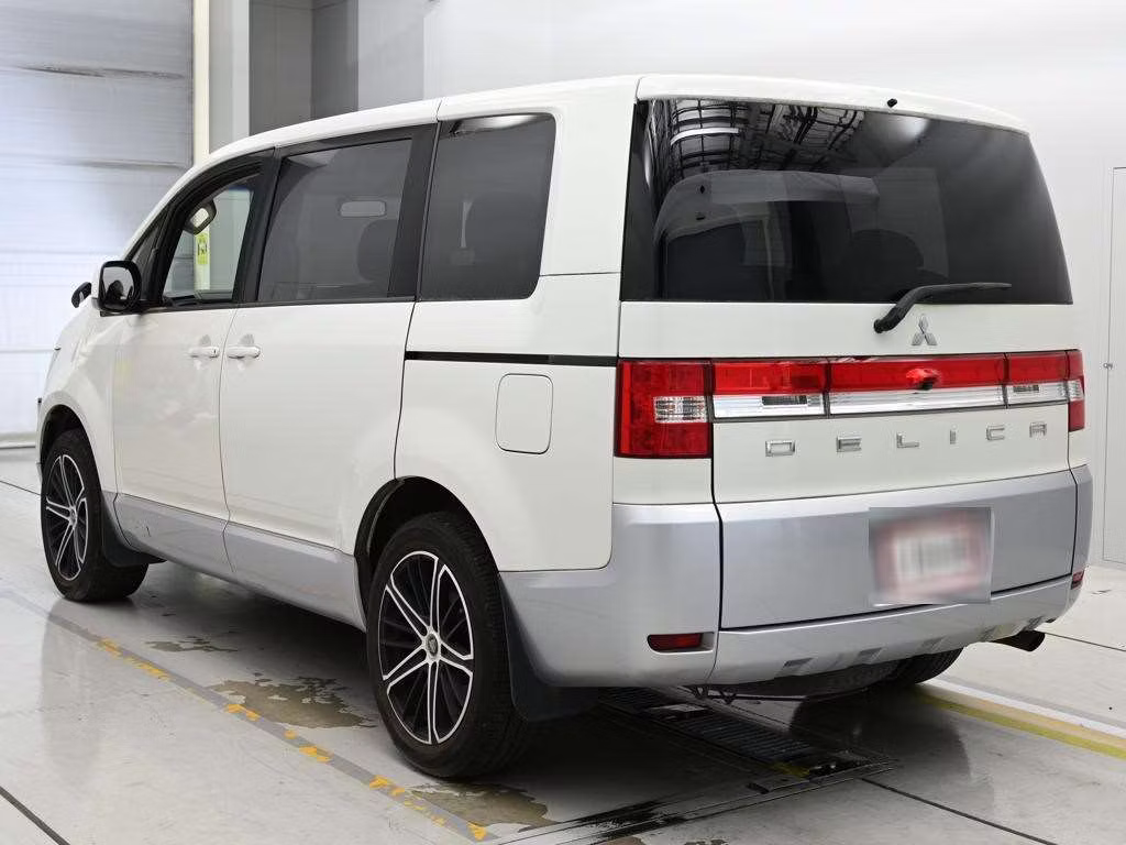MITSUBISHI DELICA D:5