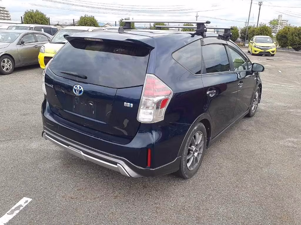 TOYOTA PRIUS ALPHA