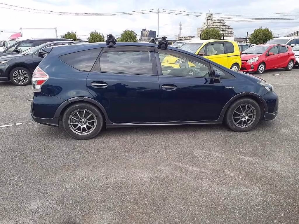TOYOTA PRIUS ALPHA