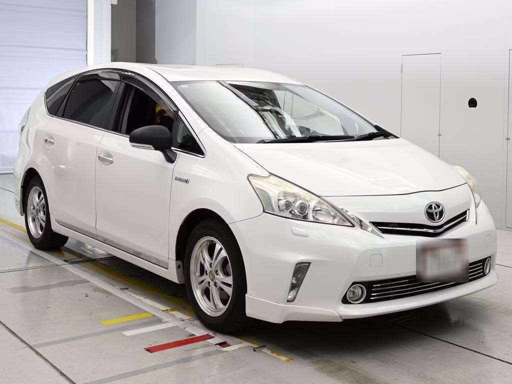 TOYOTA PRIUS ALPHA