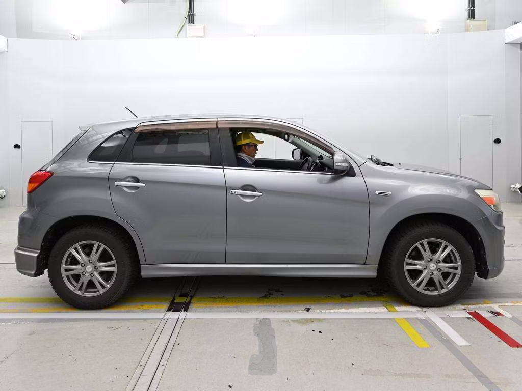 MITSUBISHI RVR