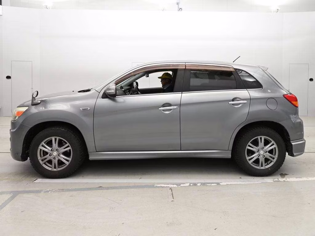 MITSUBISHI RVR