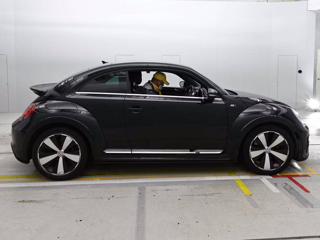 VOLKSWAGEN BEETLE
