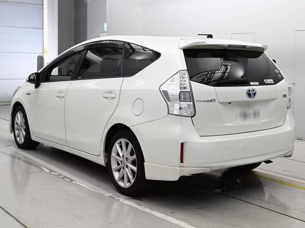 TOYOTA PRIUS ALPHA