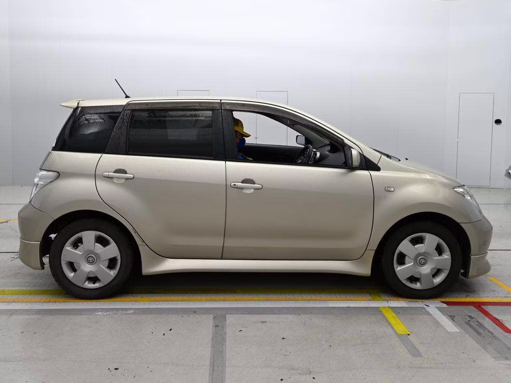TOYOTA IST