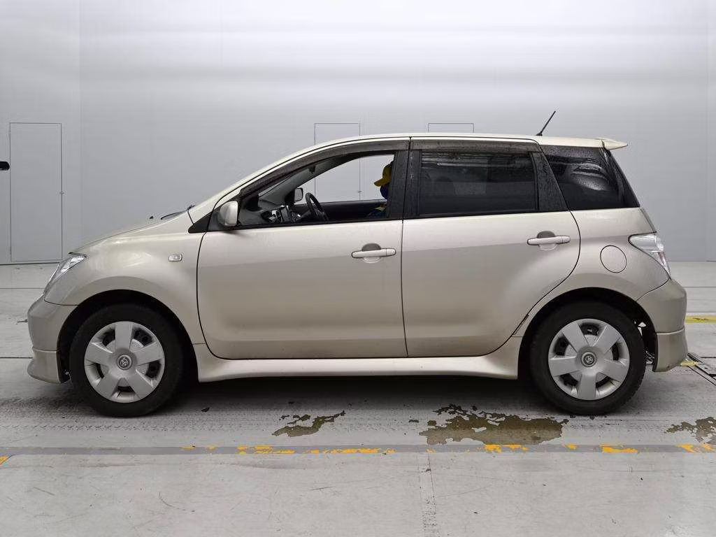 TOYOTA IST
