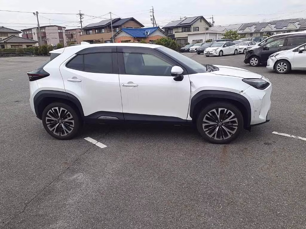 TOYOTA YARIS CROSS