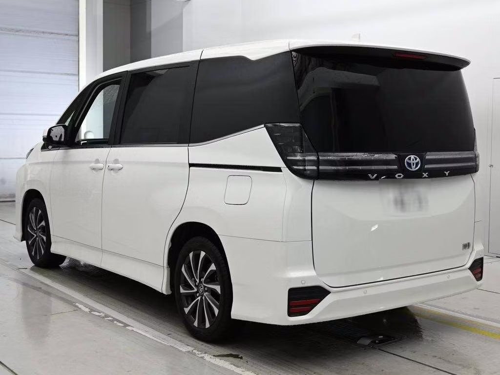 TOYOTA VOXY