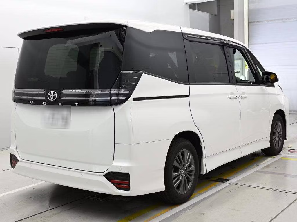 TOYOTA VOXY