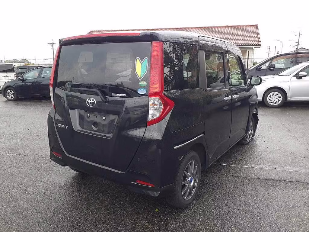 TOYOTA ROOMY