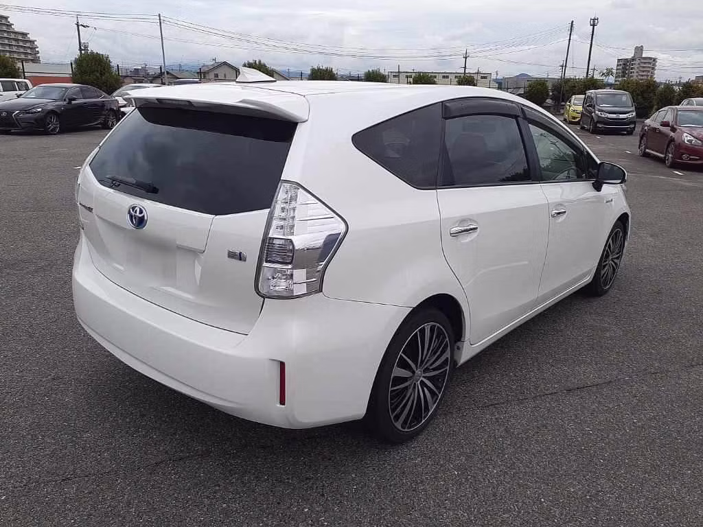 TOYOTA PRIUS ALPHA