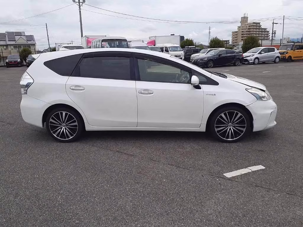 TOYOTA PRIUS ALPHA