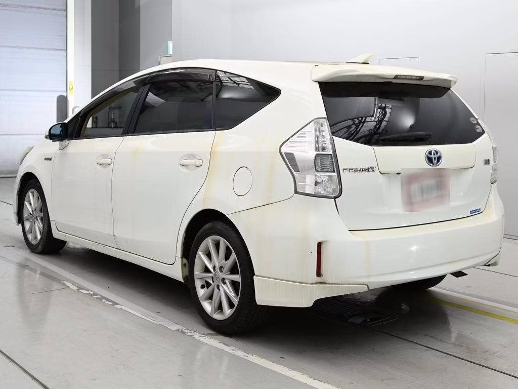 TOYOTA PRIUS ALPHA