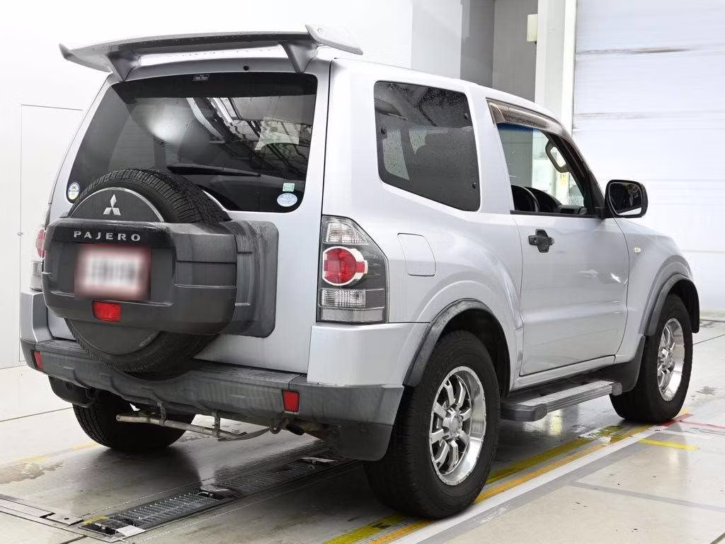 MITSUBISHI PAJERO