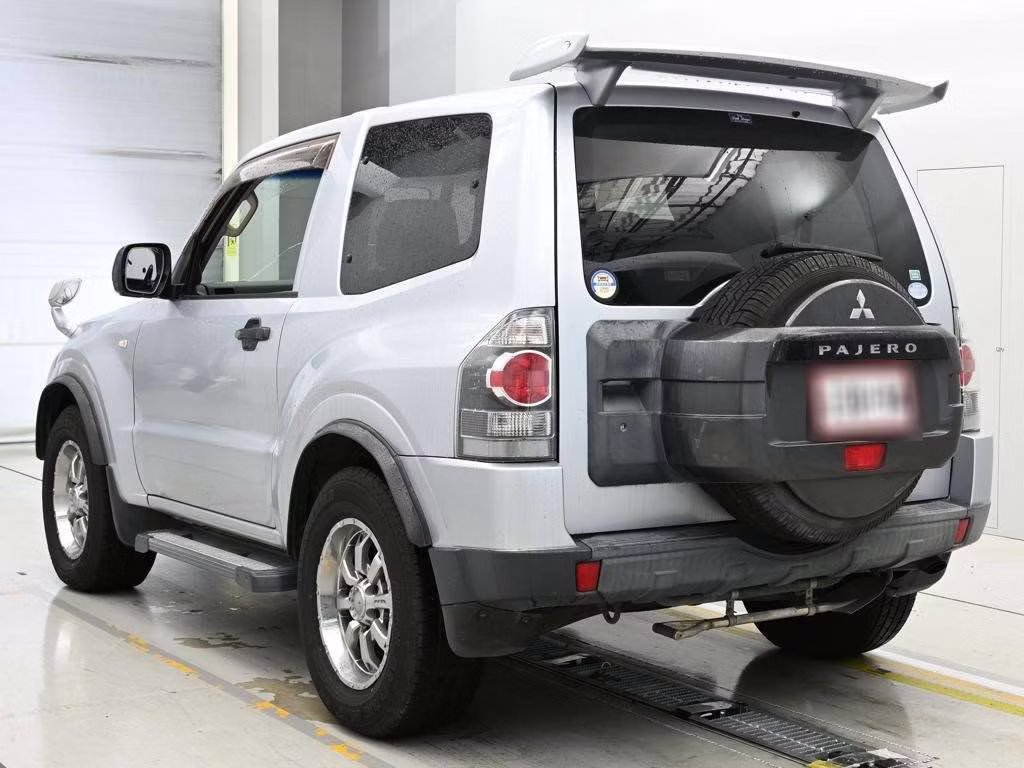 MITSUBISHI PAJERO