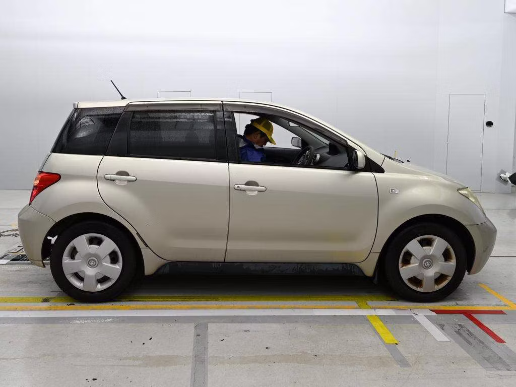 TOYOTA IST