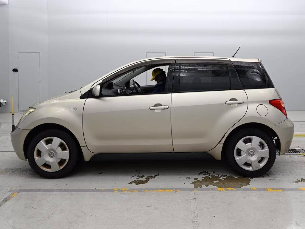 TOYOTA IST