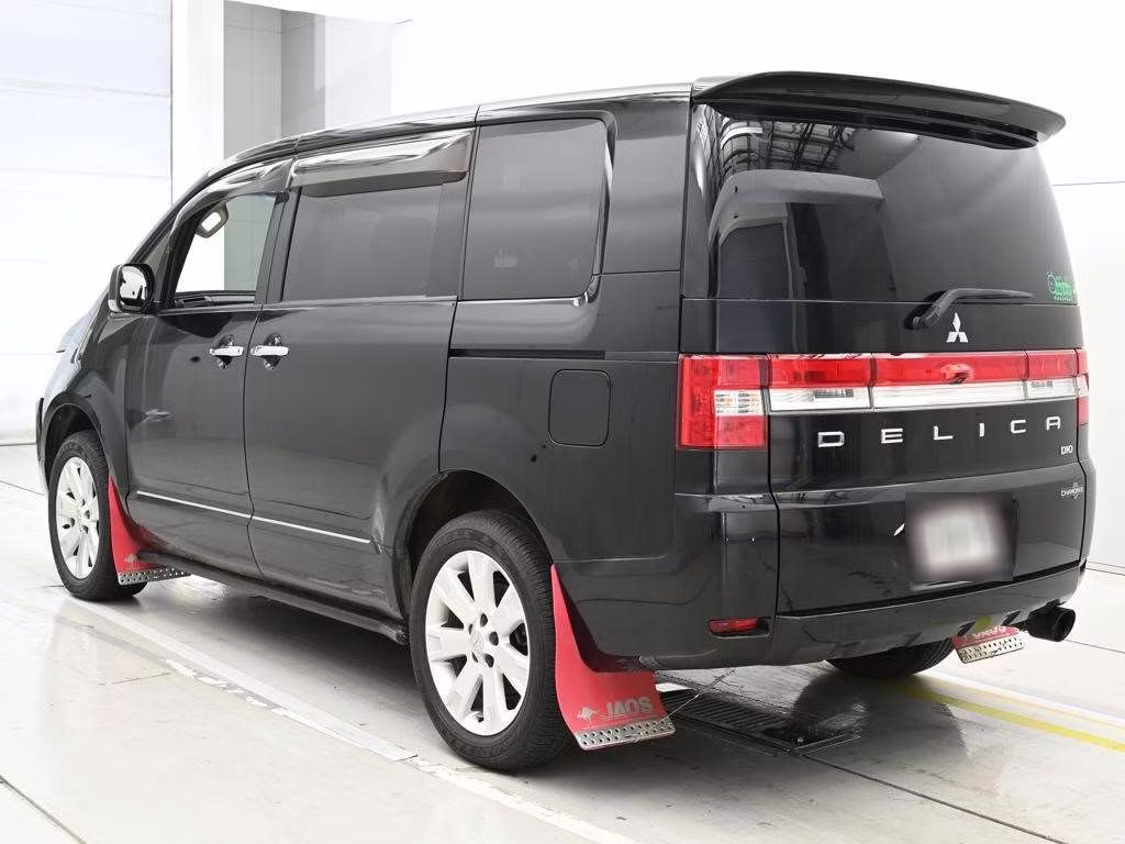 MITSUBISHI DELICA D:5