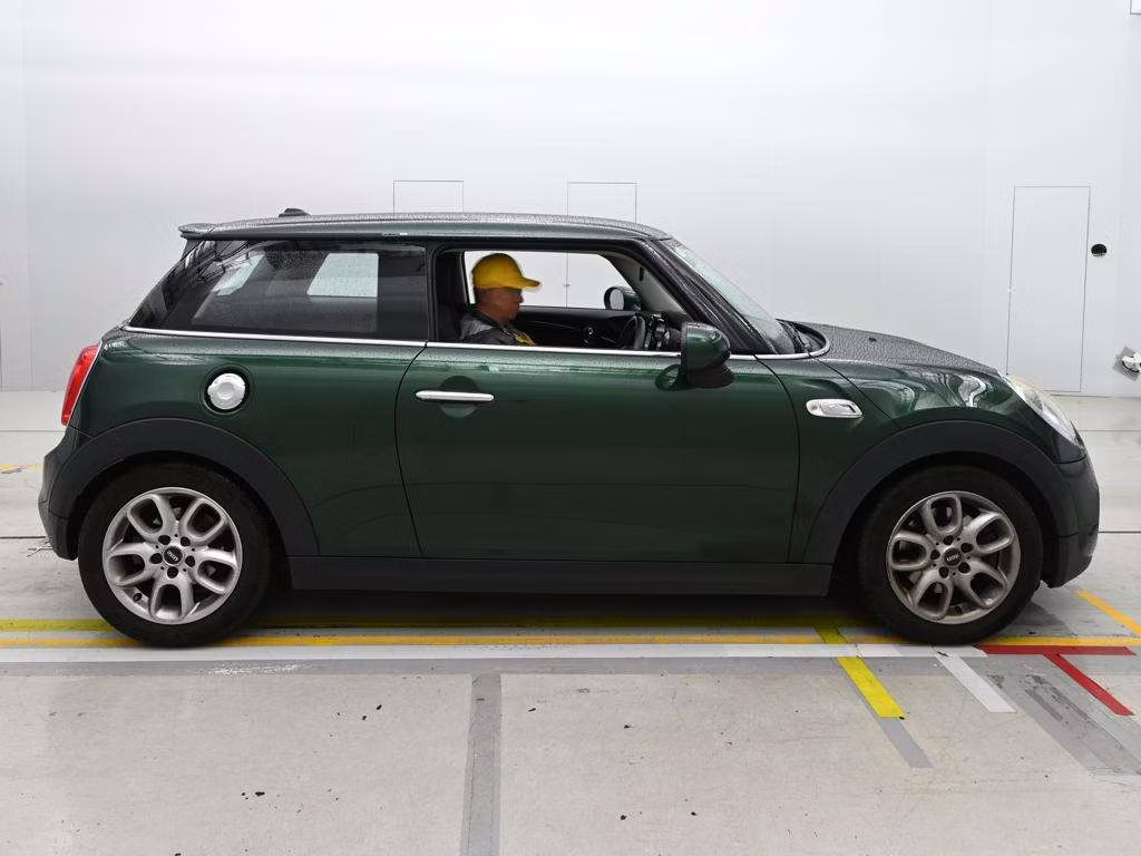 MINI HATCH