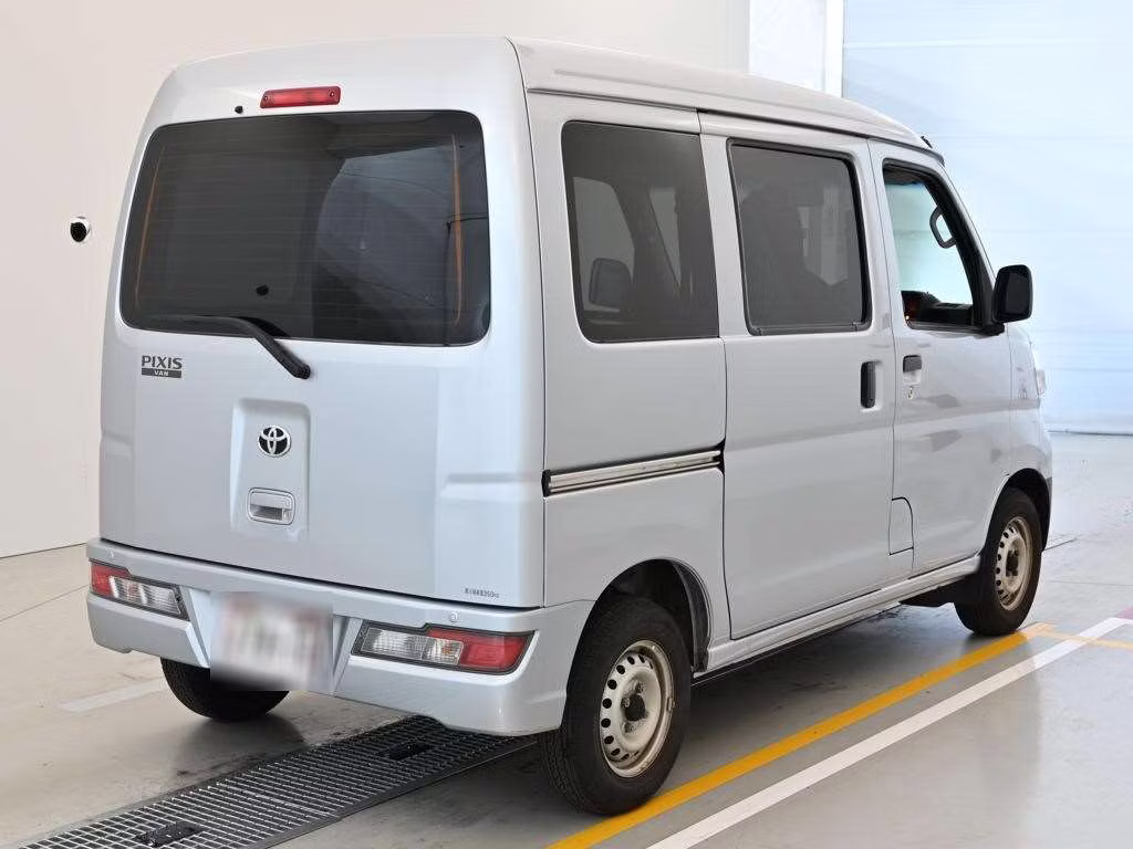 TOYOTA PIXIS VAN