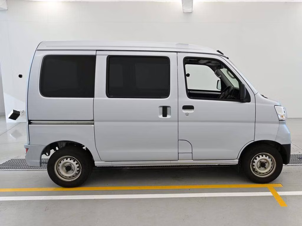 TOYOTA PIXIS VAN