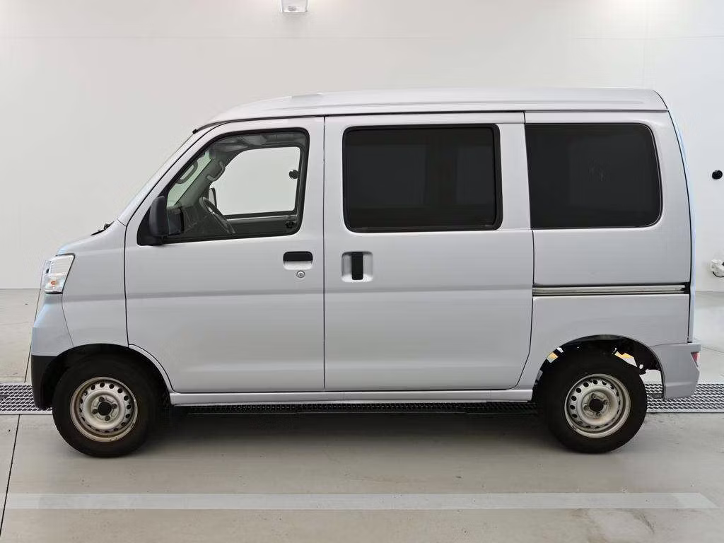TOYOTA PIXIS VAN