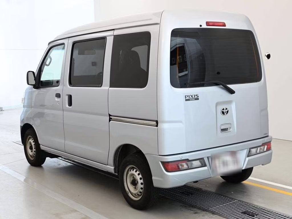 TOYOTA PIXIS VAN