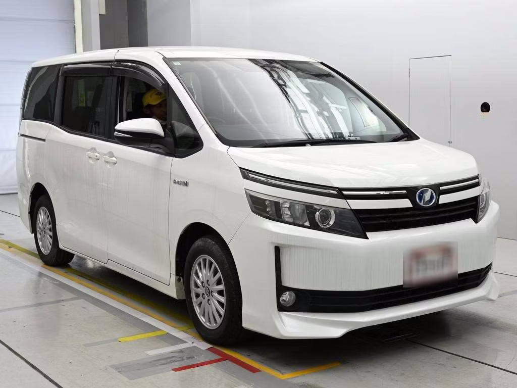 TOYOTA VOXY