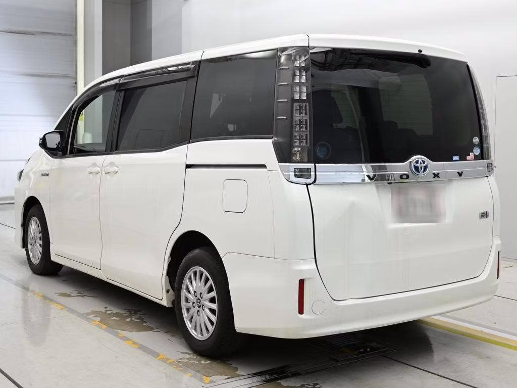 TOYOTA VOXY