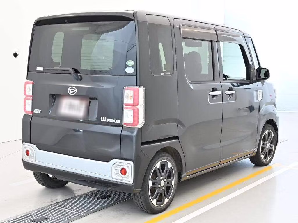 DAIHATSU WAKE