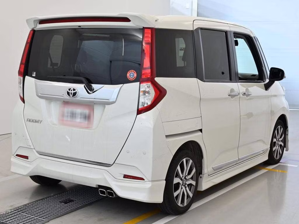 TOYOTA ROOMY