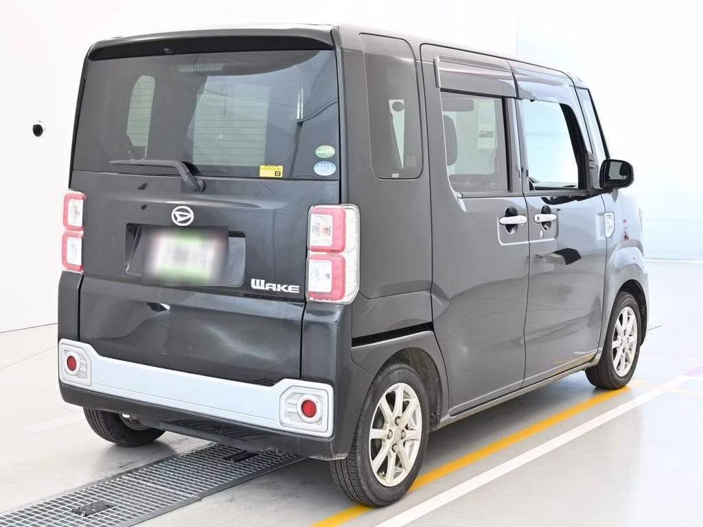 DAIHATSU WAKE