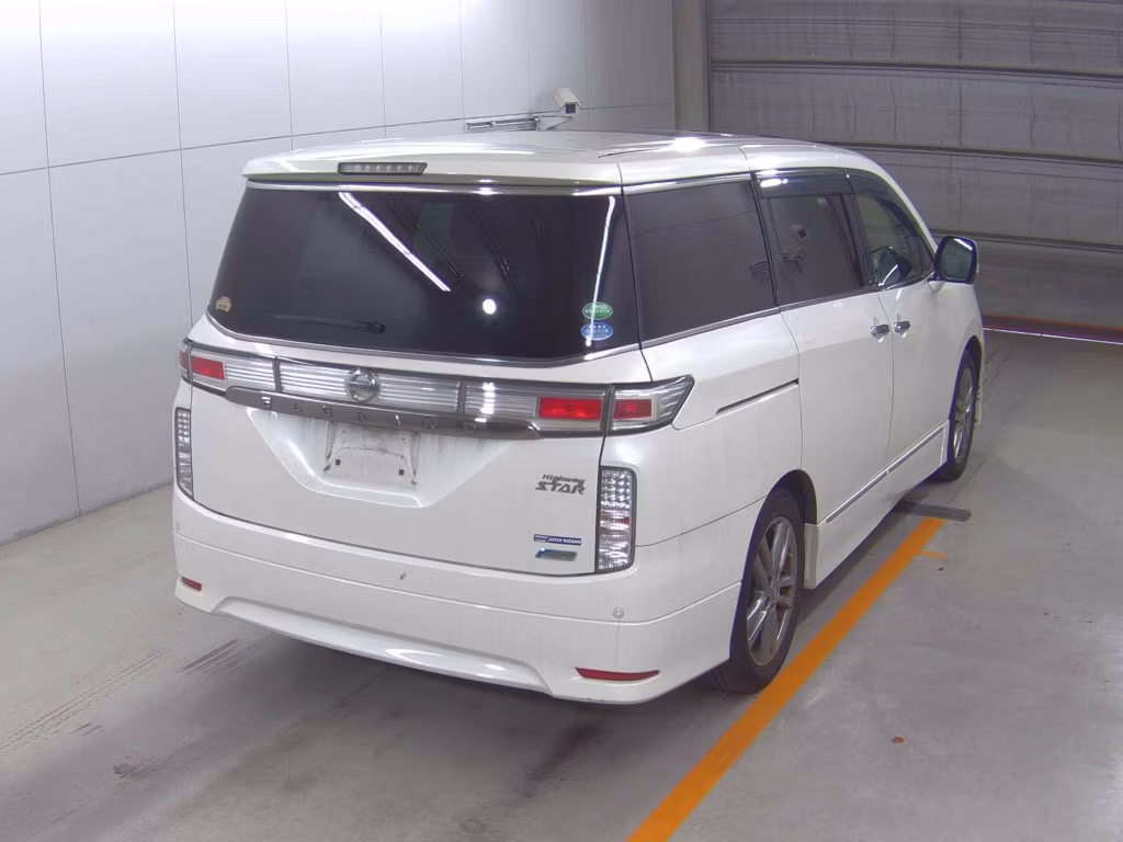 NISSAN ELGRAND