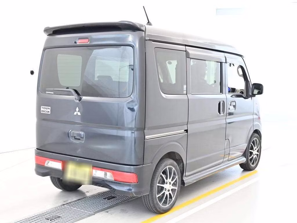 MITSUBISHI TOWN BOX