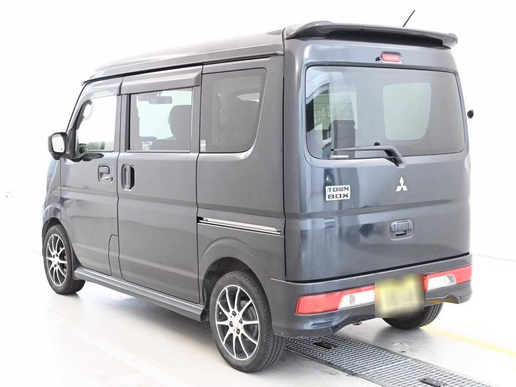 MITSUBISHI TOWN BOX