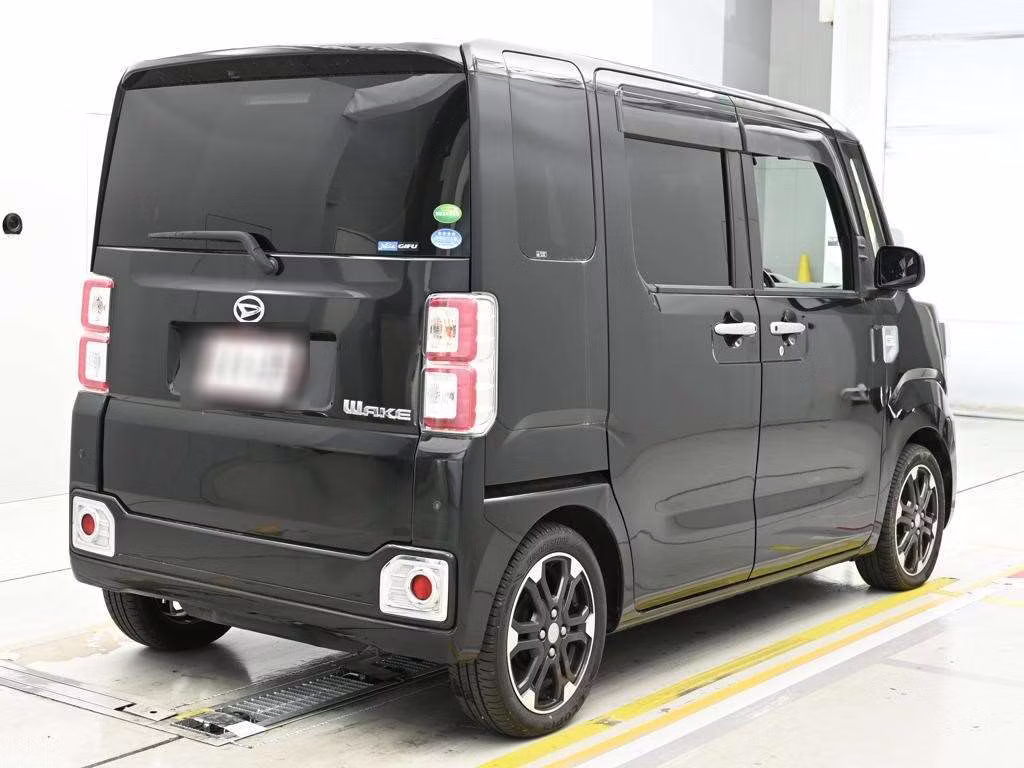 DAIHATSU WAKE