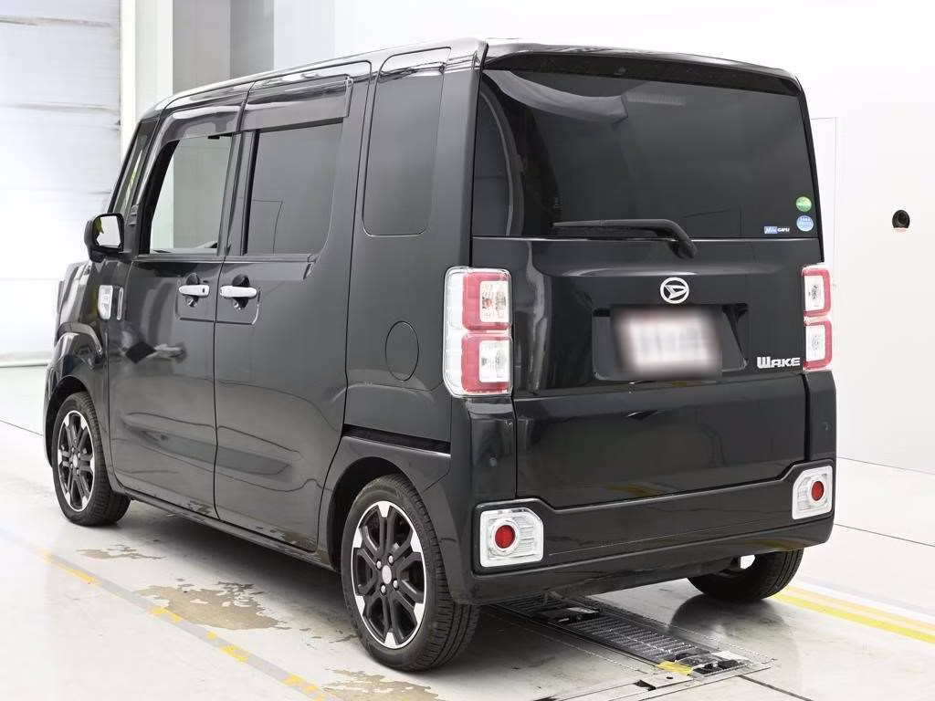 DAIHATSU WAKE