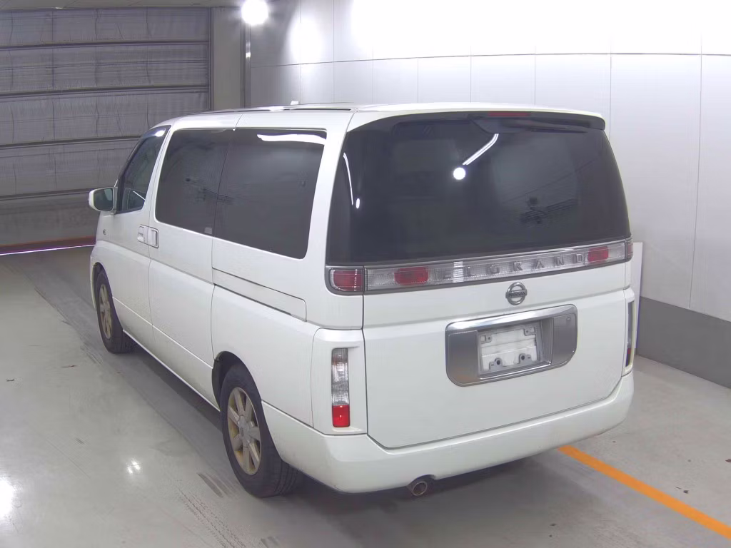 NISSAN ELGRAND