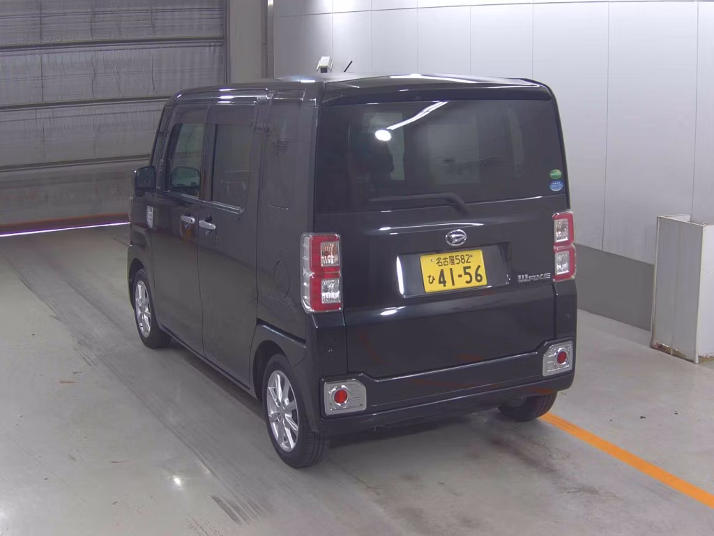 DAIHATSU WAKE