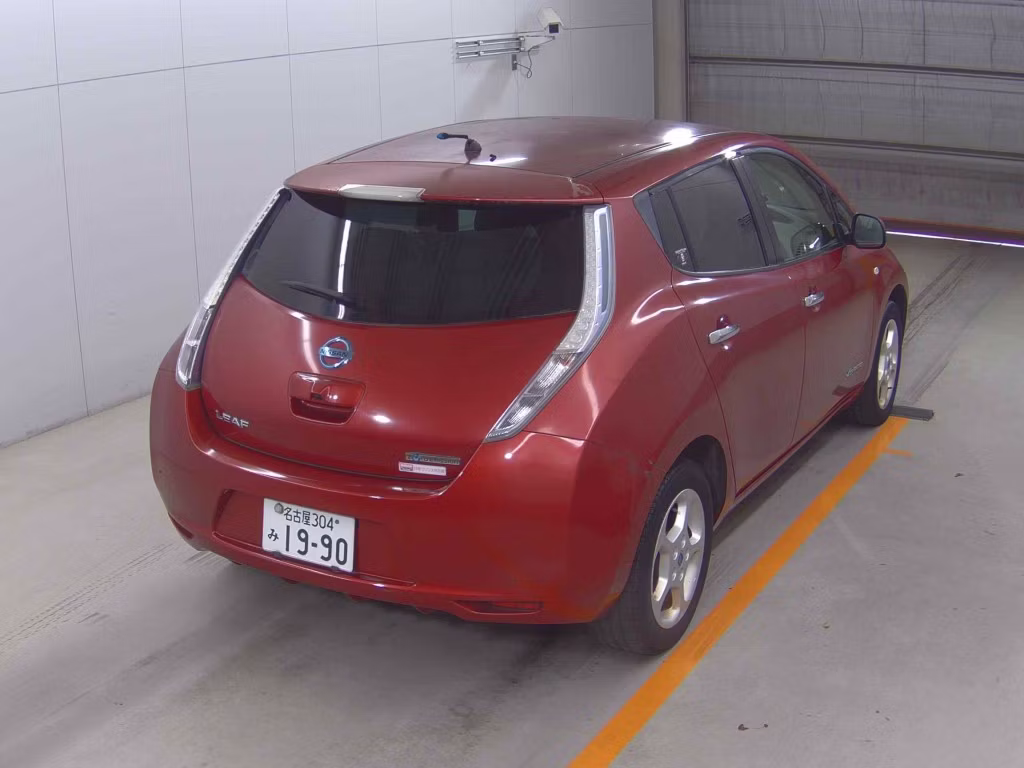 NISSAN LEAF