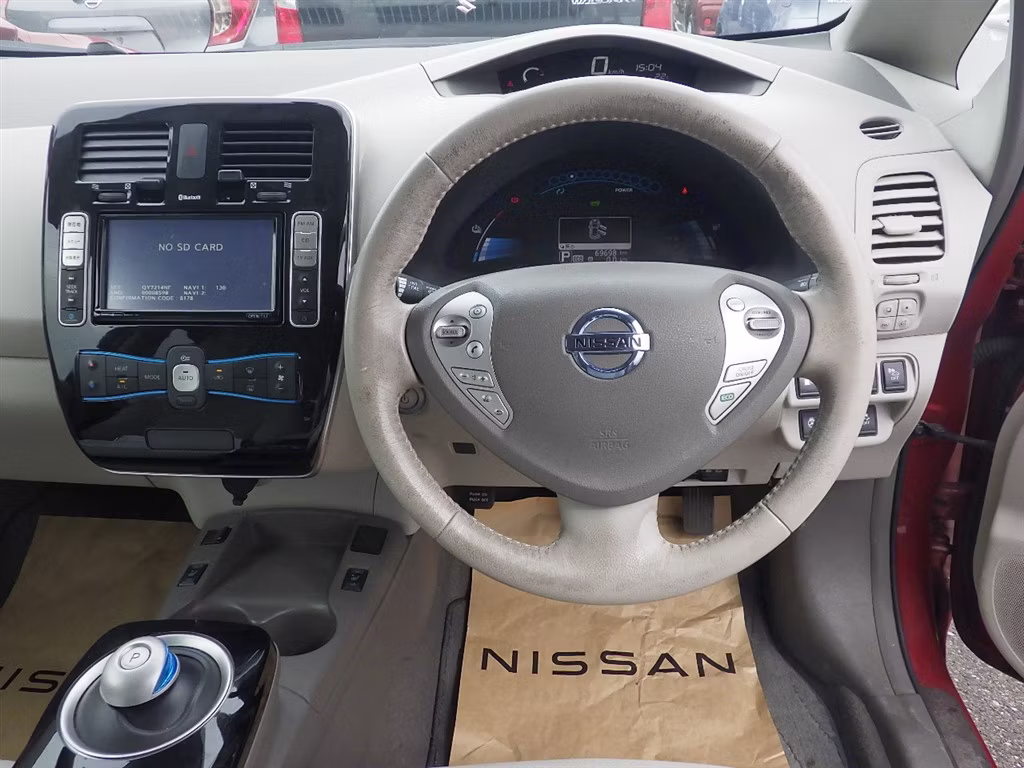 NISSAN LEAF