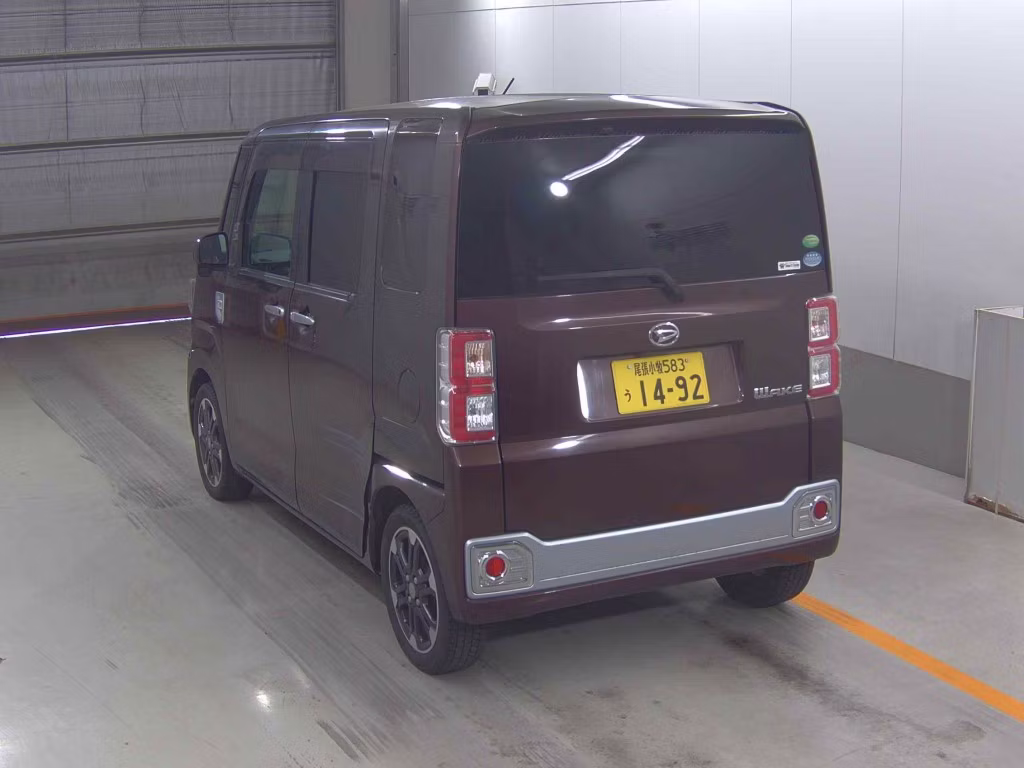 DAIHATSU WAKE