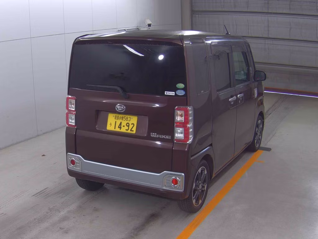 DAIHATSU WAKE