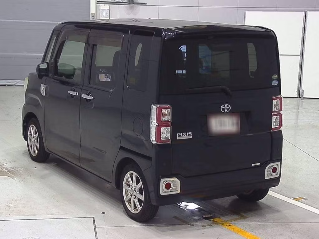 TOYOTA PIXIS MEGA