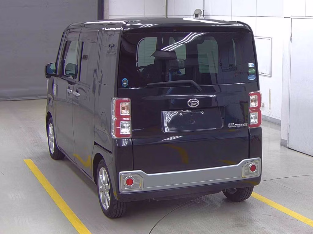 DAIHATSU WAKE