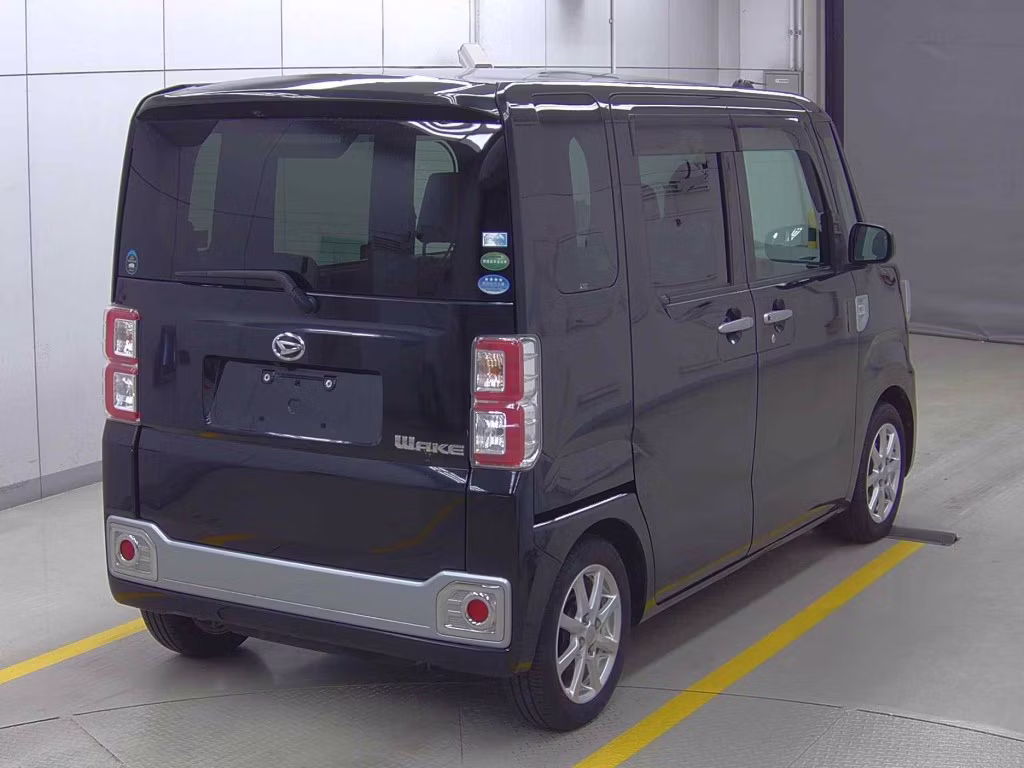 DAIHATSU WAKE