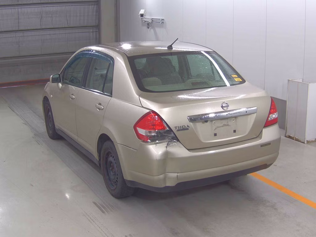 NISSAN TIIDA LATIO