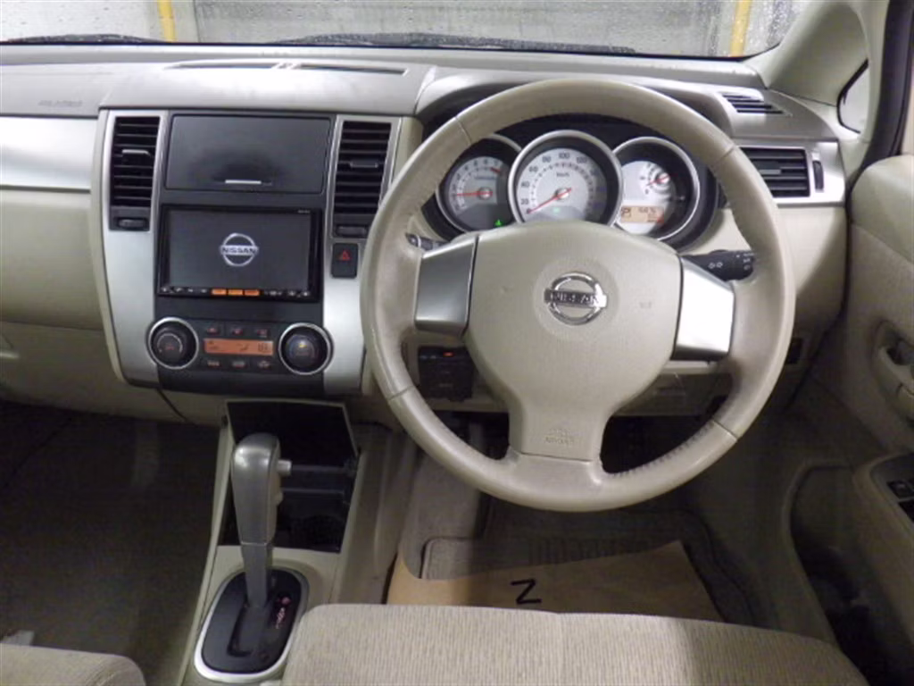NISSAN TIIDA LATIO