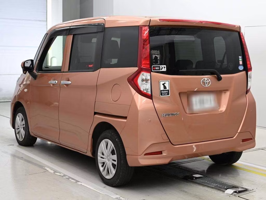 TOYOTA ROOMY