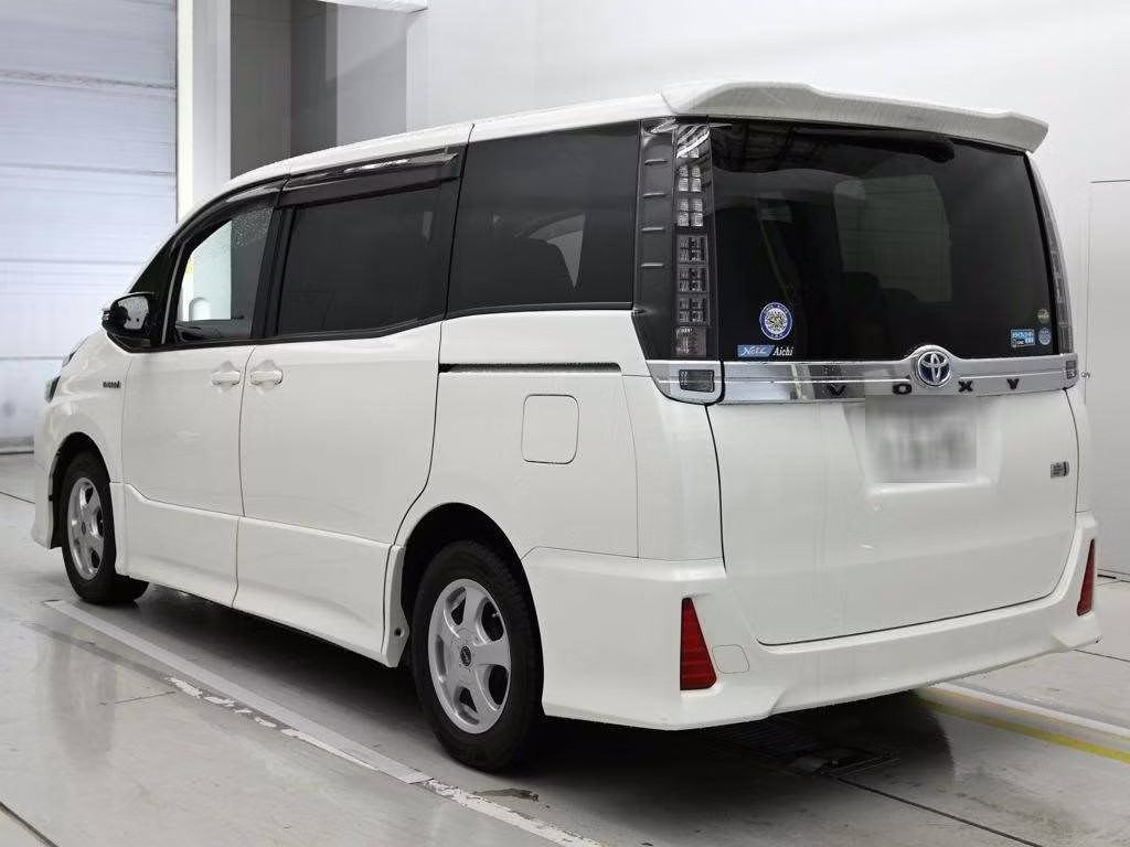 TOYOTA VOXY